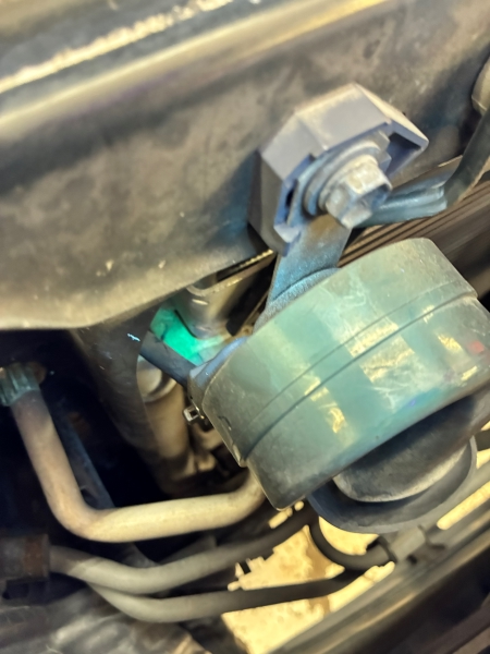 AC-Dye-Test-The-hose-connected-to-the-condenser-has-an-AC-leak-in-a-2003-Toyota-Land-Cruiserwebp - Auto Repair San Antonio | Auto Service Experts This AC dye test shows a leak in the condenser hose on 2003 Toyota Land Cruiser at Auto Service Experts.