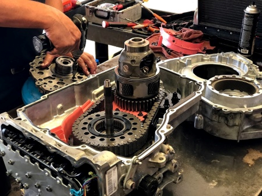 Chevy Transmission Rebuild at Auto Service Experts β Auto Repair San Antonio | Auto Service Experts Disassembled automatic transmission showing internal components during transmission rebuild at Auto Service Experts in San Antonio.