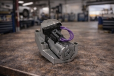 nissan-cvt7-cvt8-solenoid-fault-diagnosis – Auto Repair San Antonio | Auto Service Experts Technician diagnosing solenoid-related performance issues on a Nissan CVT7 transmission using live data and pressure testing