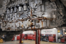 valve-body-gasket-internal-seal-fluid-leak-auto-service-experts – Auto Repair San Antonio | Auto Service Experts fluid migrating through the transmission case seam due to an internal valve body gasket failure, diagnosed through pressure testing at Auto Service Experts in San Antonio